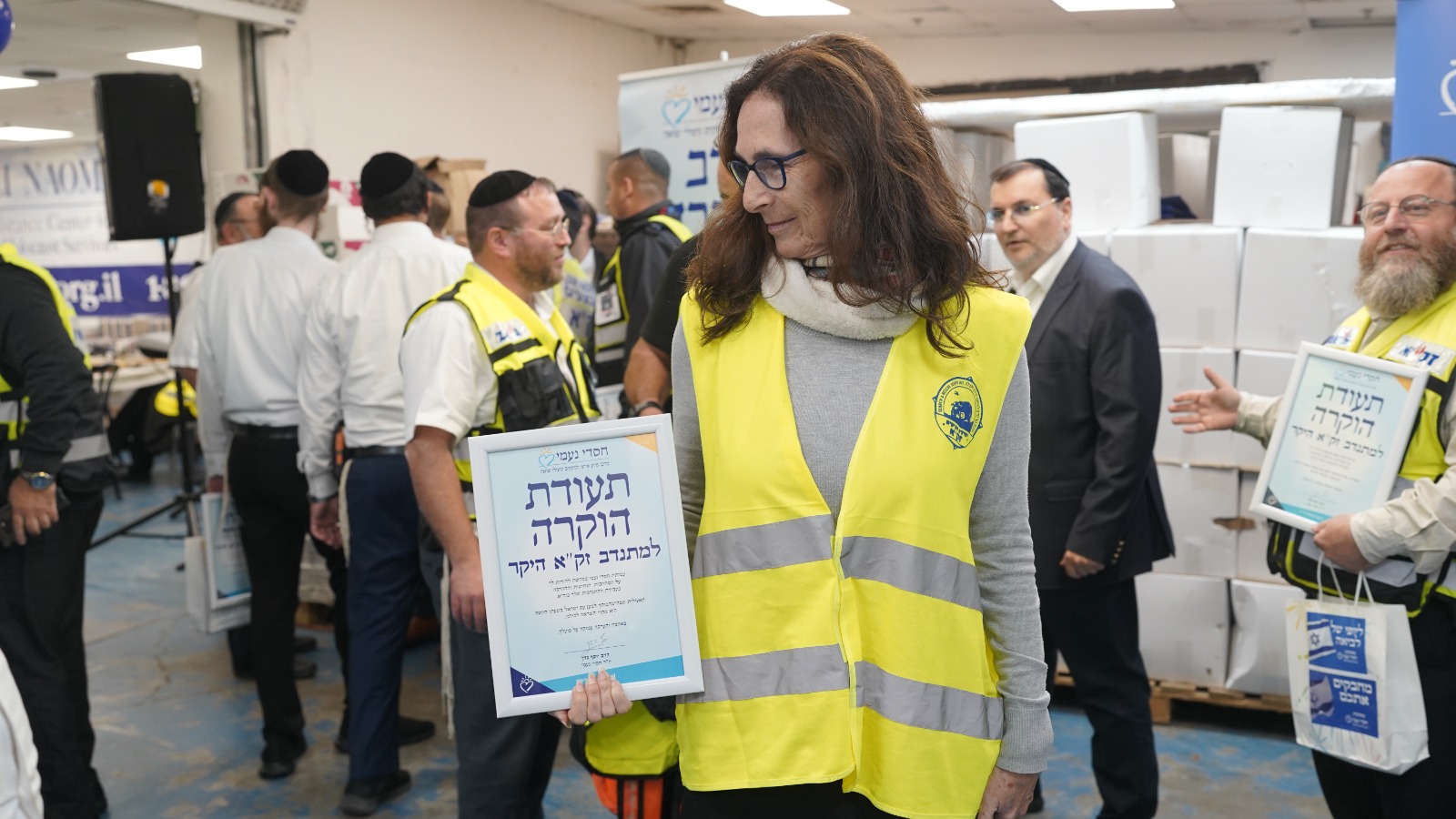 מתנדבת זק"א בערב ההוקרה של חסדי נעמי