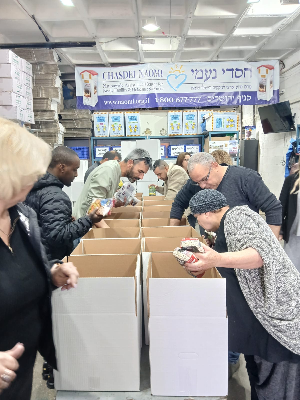 עובדי חברת אלכסנדרוביץ עם המנכל אייל אליאסי (2)